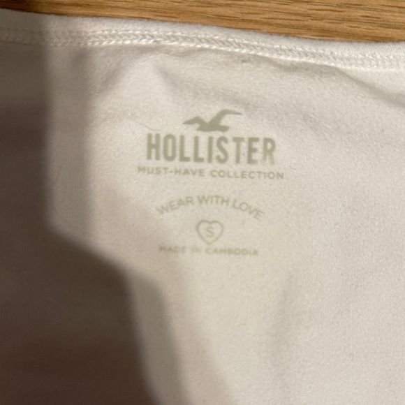 Hollister Women's White Buttoned Top - Picture 2 of 3